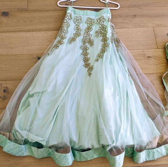 Dresses & Skirts - Gorgeous 3-piece lehenga 😍